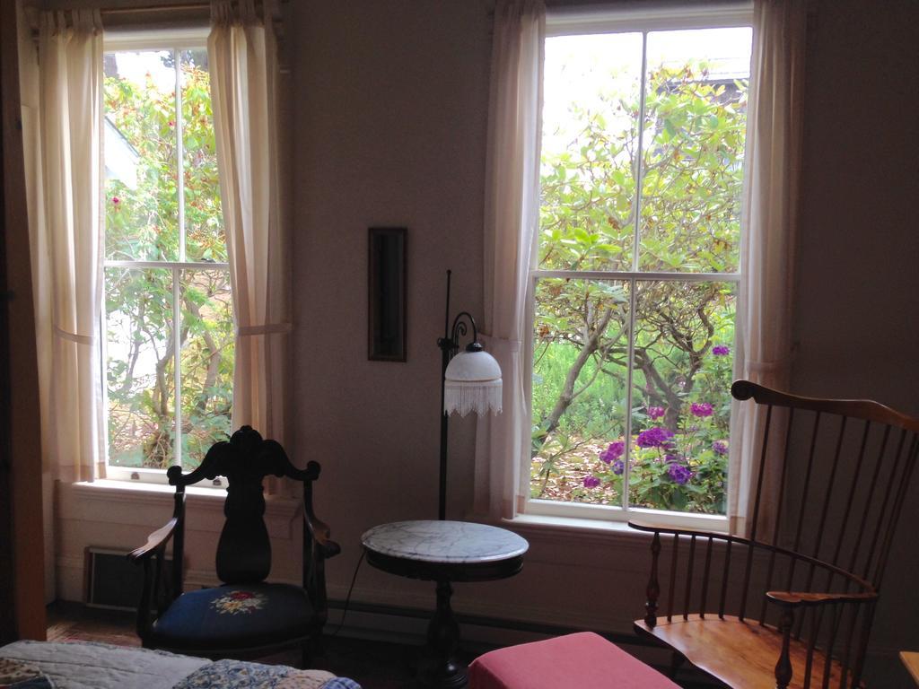Queen Room with Garden View