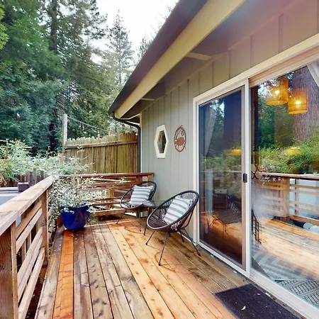 Mendocino Cozy Cabin-Large Patio Grill & Garden-3