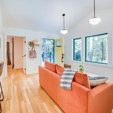 Peaceful Mendocino Cottage Surrounded By Redwoods-2