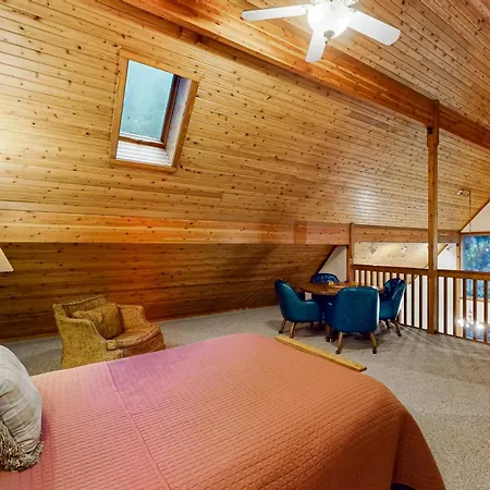 Redwood Rest Getaway - Cedar Home With Loft & Deck-2
