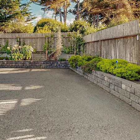 Oceanview Home With Guest Cottage & Artist Studio-3