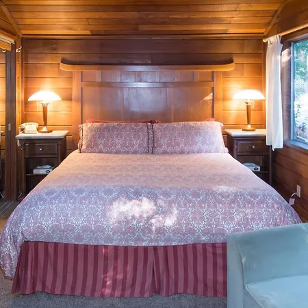 Redwood Cottage-Pet Friendly-2